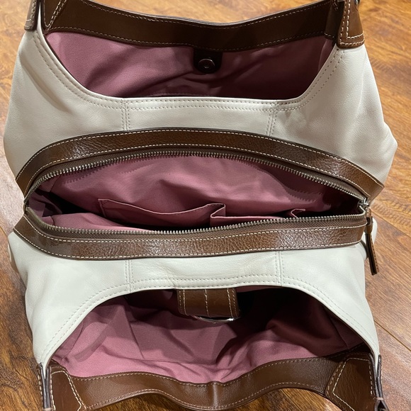 Coach White Leather Handbag with 3 big pockets - Picture 4 of 4